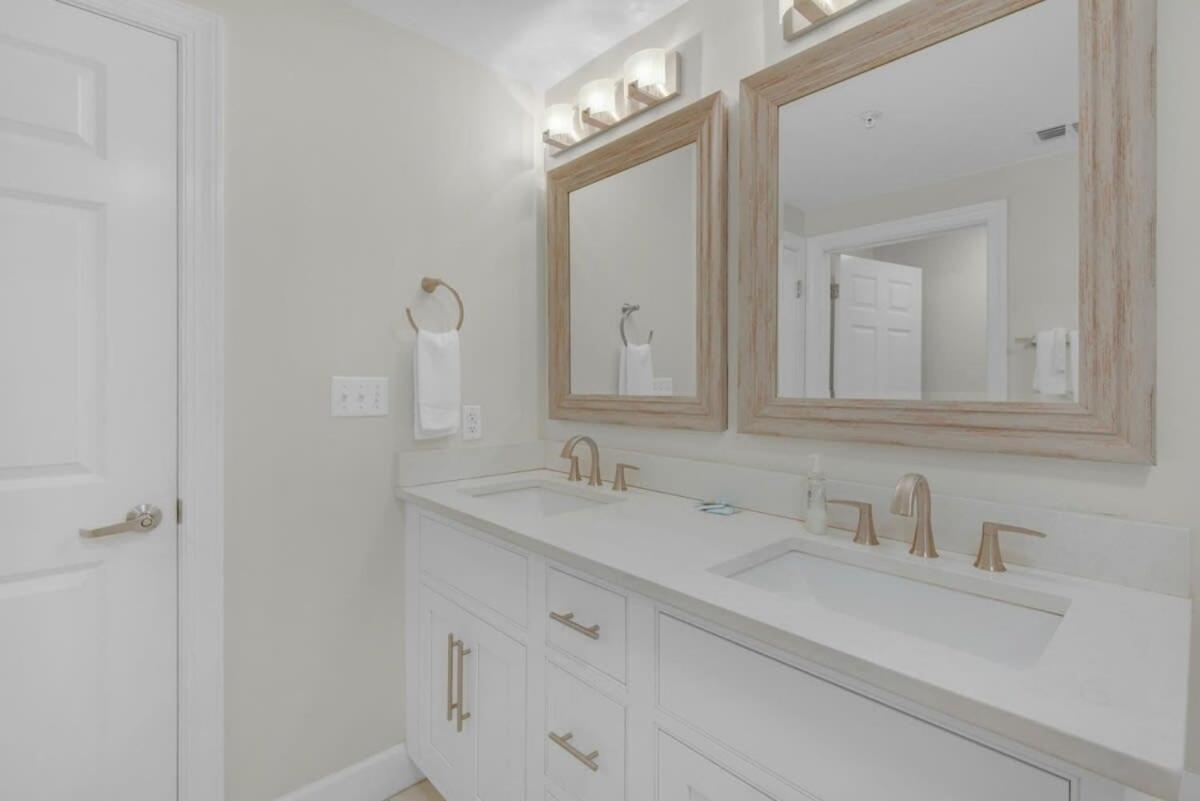 Brightly Furnished Beachfront Condominium By Brightwild Panama City Beach Exteriör bild